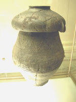 Свастика на Урне для праха, Кьюзи, Тоскана 900-700 г.до н.э.