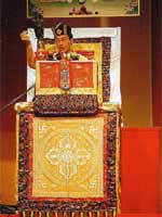 Свастика на троне ламы