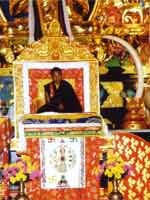 Свастика на троне Далай-ламы