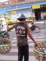 Свастика во Вьетнаме. Свастика на футболке