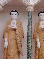 Свастика в Малайзии. 10 000 статуй Будды