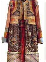 Свастика на национальной монгольской одежде