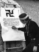 Индейцы подписывают документ об отказе от использования свастики в 1940 г.