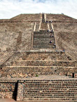 Мексика: великие американские пирамиды Солнца и Луны в Теотиуакане