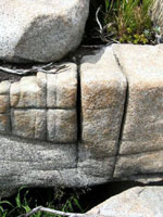 Мегалитические камни на горе Пидан