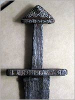 Свастика на мече викинга 9 в.