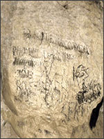 Надписи на стенах глубоко в пещерах Ломбрив. Иллюстрация из книги Светланы Левашовой «Откровение»