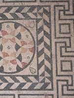 Мозаика со славяно-арийскими символами в Ниме (Nimes), юго-восток, средиземноморское побережье Франции