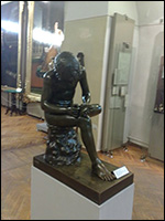 Скульптура мальчика из латуни